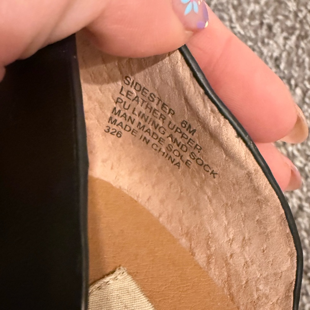 Steve Madden Two-Piece Open-Toe Flats in Tan and Black - Picture 4 of 5